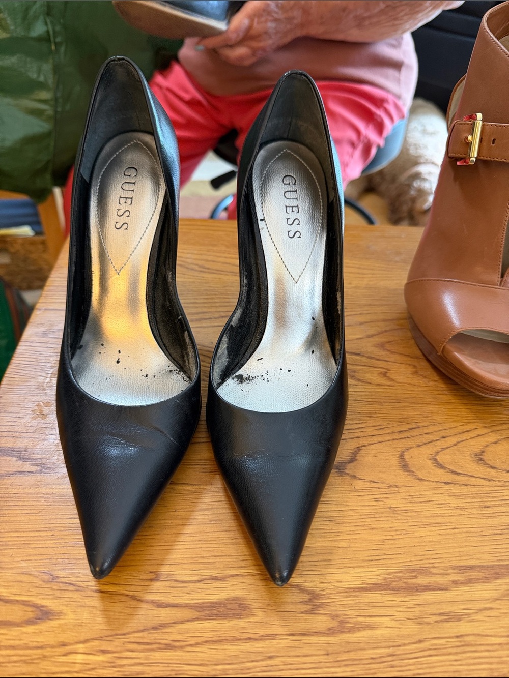 GUESS Carrie Black Pointed-Toe Leather Pumps